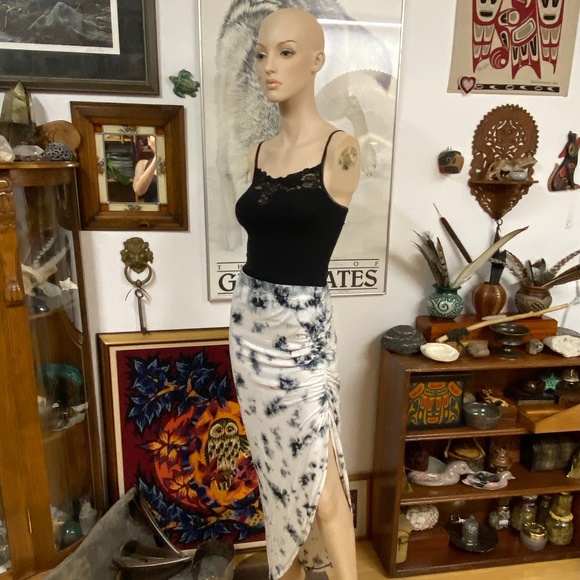 🐦‍⬛4/$20🐦‍⬛ Tie-Dye Rouched Side Split Skirt - Picture 7 of 9